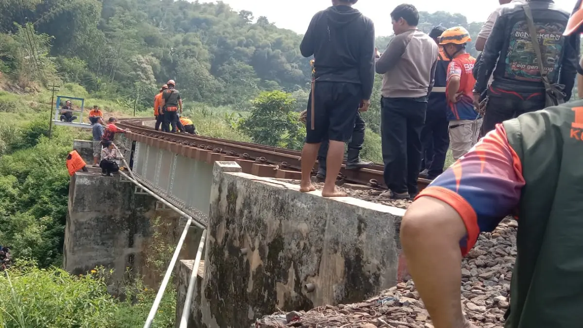 jenazah pemuda ditemukan di jembatan kereta api Ciawi