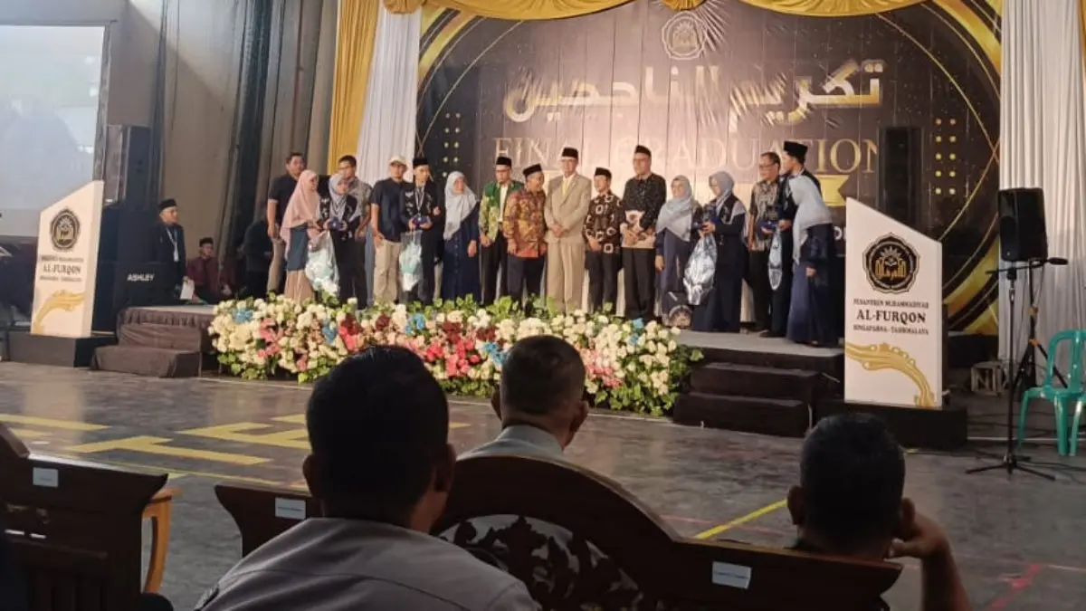 Wamendikdasmen Ingatkan Santri Al-Furqon, Akhlak dan Kepemimpinan Jangan Kalah oleh AI Zaman Wamendikdasmen ingatkan santri hadapi AI