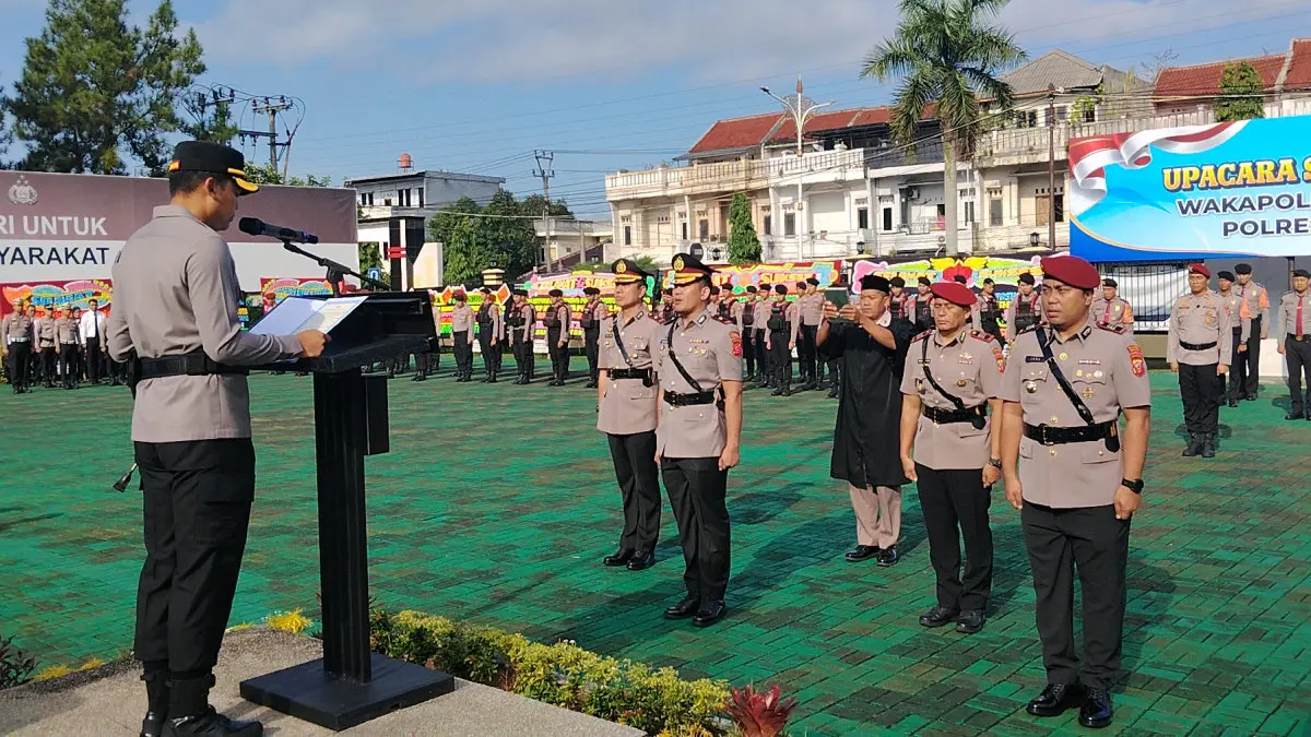 Kursi Strategis Wakapolres dan Kasat Reskrim Polres Tasikmalaya Kota Resmi Berganti Penghuni serah terima jabatan Wakapolres dan Kasat Reskrim Polres Tasikmalaya Kota