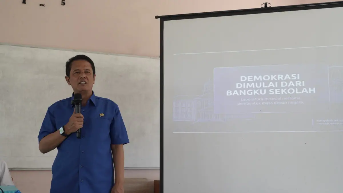 Pendidikan Demokrasi Tak Cukup di Buku, DPRD Jabar Ajak Siswa SMA Belajar Langsung Berpolitik Sehat DPRD Jabar pendidikan demokrasi di sekolah
