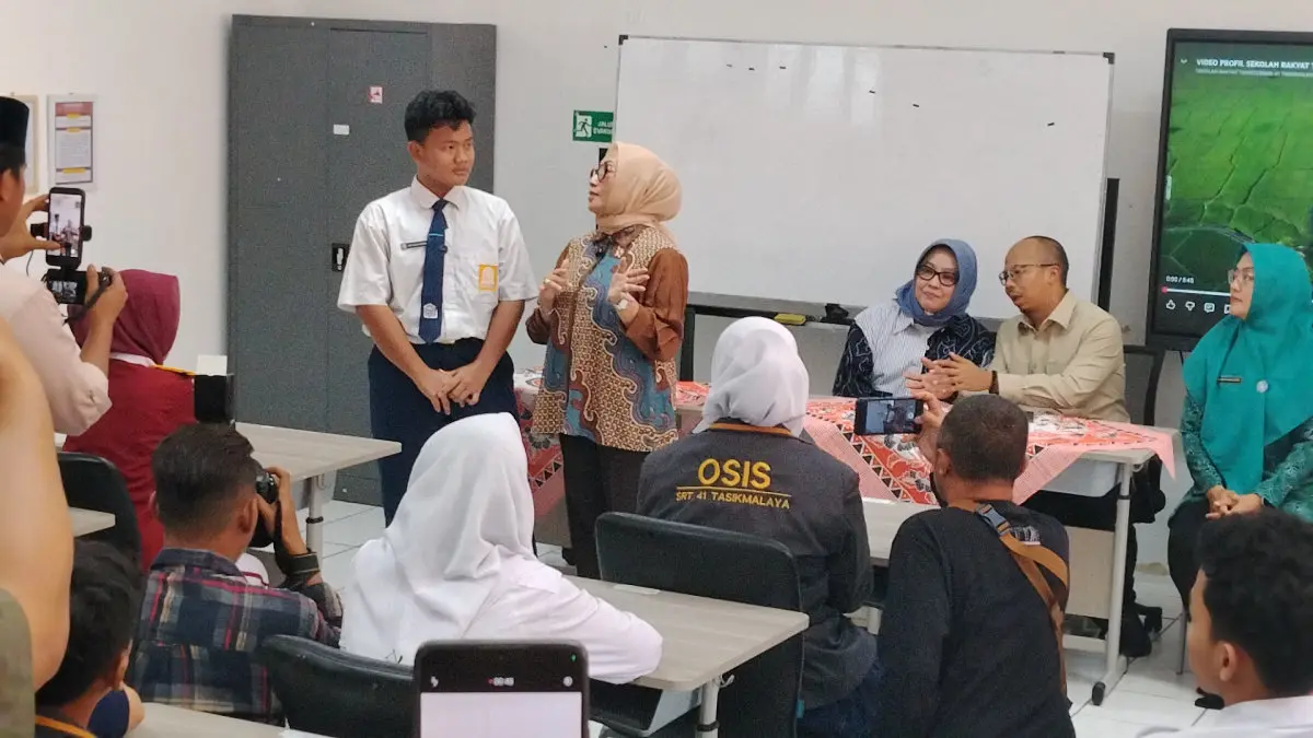 SR 41 Kota Tasikmalaya Jadi Penawar Putus Sekolah, Menteri PPA Ingatkan Pengasuh Jangan Lengah Menteri PPPA kunjungi Sekolah Rakyat Tasikmalaya