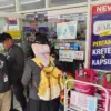 display rokok masih terbuka di minimarket Tasikmalaya