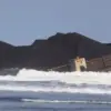 Kapal tongkang terdampar di pangandaran, batu bara 80.000 ton