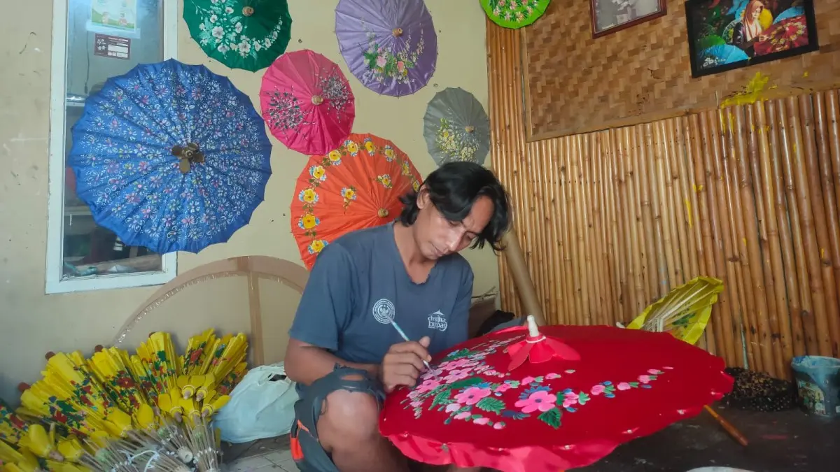 Payung Geulis Tasikmalaya Bertahan Hampir Seabad, Kini Terancam Redup di Tengah Serbuan Produk Modern Payung Geulis Tasikmalaya