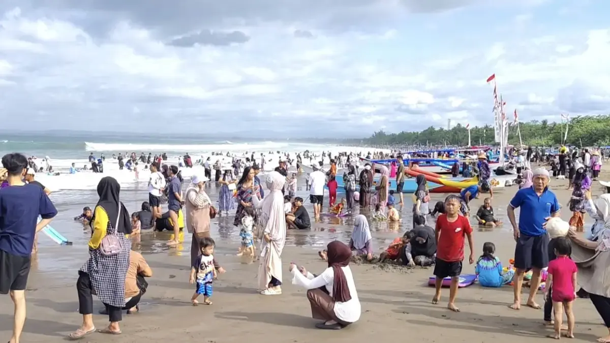masa liburan, pantai pangandaran