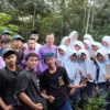 tanam pohon saat kelulusan
