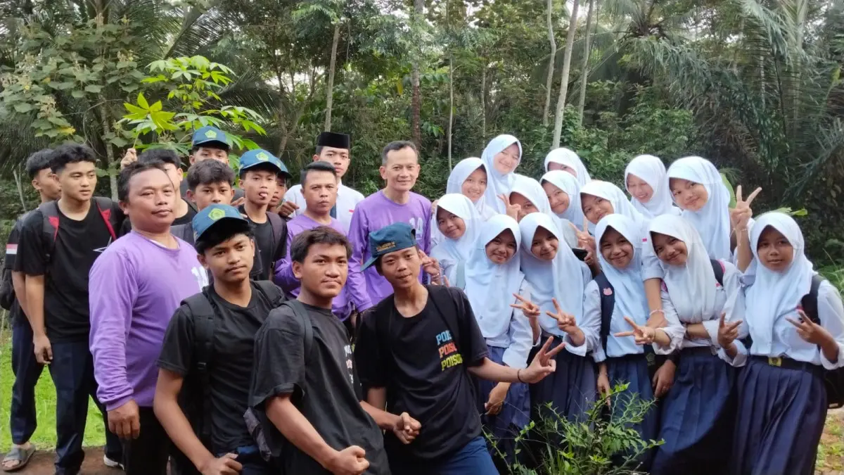 tanam pohon saat kelulusan