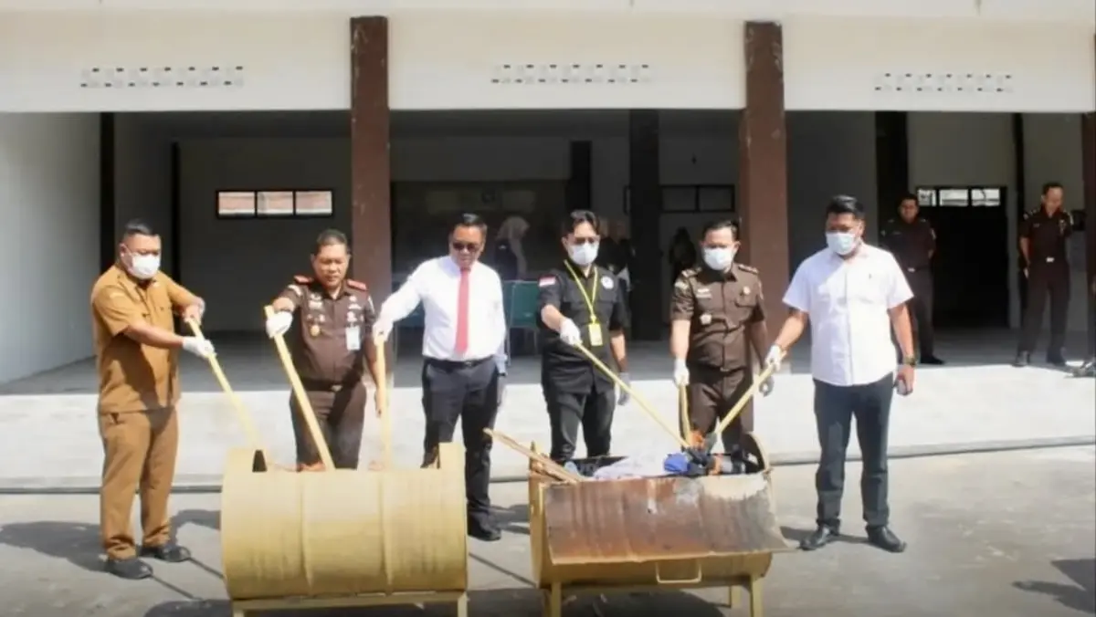 Barang Bukti Inkrah Dimusnahkan Kejari Kabupaten Tasikmalaya, Sabu dan Tembakau Sintetis Ikut Dibakar Pemusnahan barang bukti