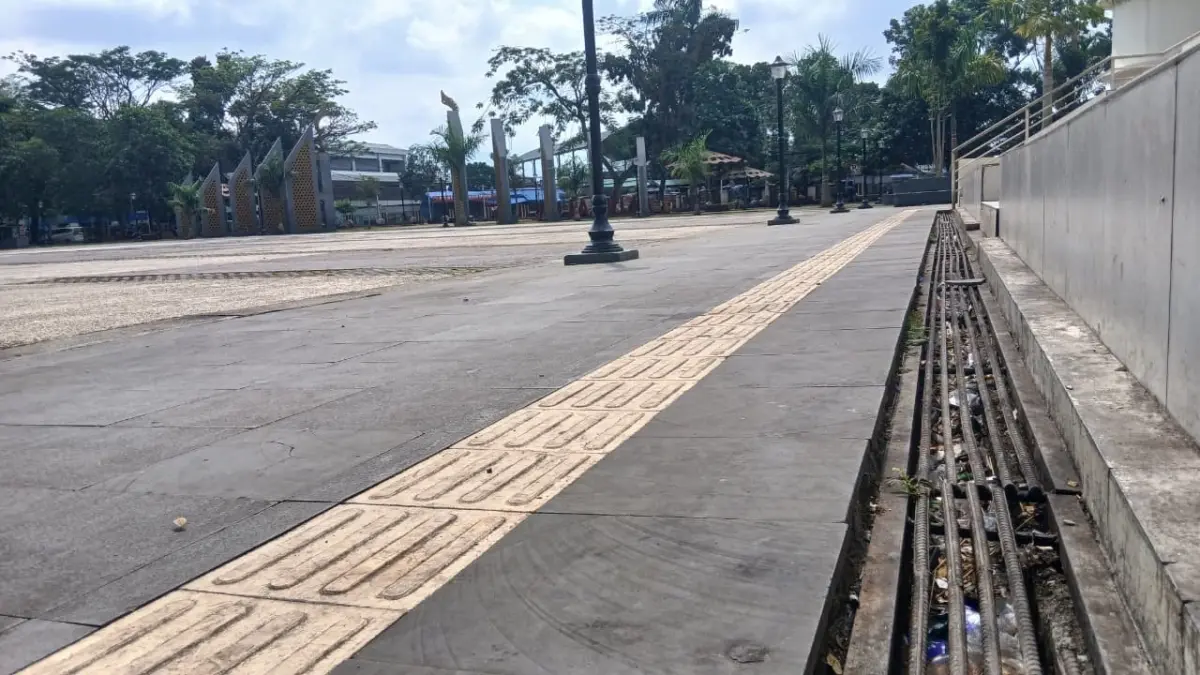 Terlihat Bersih, Ada Sampah Tersembunyi Dadaha Kota Tasikmalaya Sampah dadaha tasikmalaya