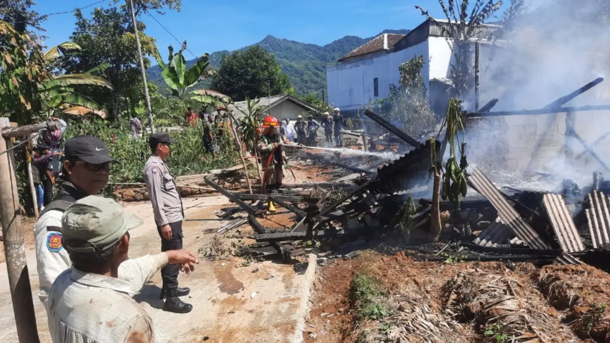 Rumah Terbakar di Garut saat Ditinggal Pemilik, Kerugian Hingga Ratusan Juta Kebakaran