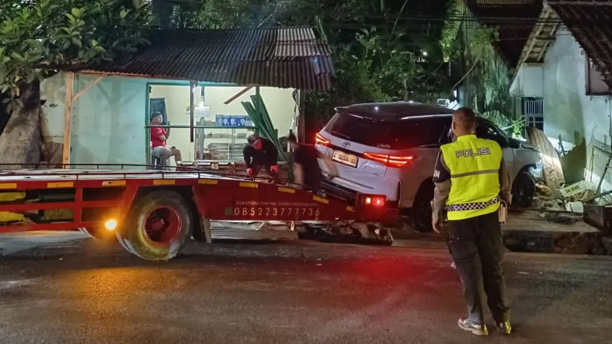 Fortuner seruduk 5 motor di Kawalu Tasikmalaya