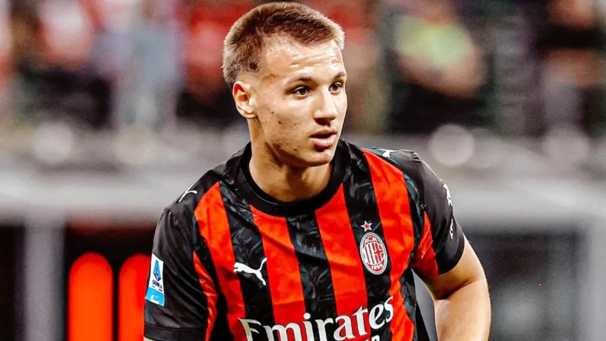 AC Milan Diminta Berani Ambil Risiko Mainkan Duet Kostic dan Camarda di Lini Depan Francesco Camarda