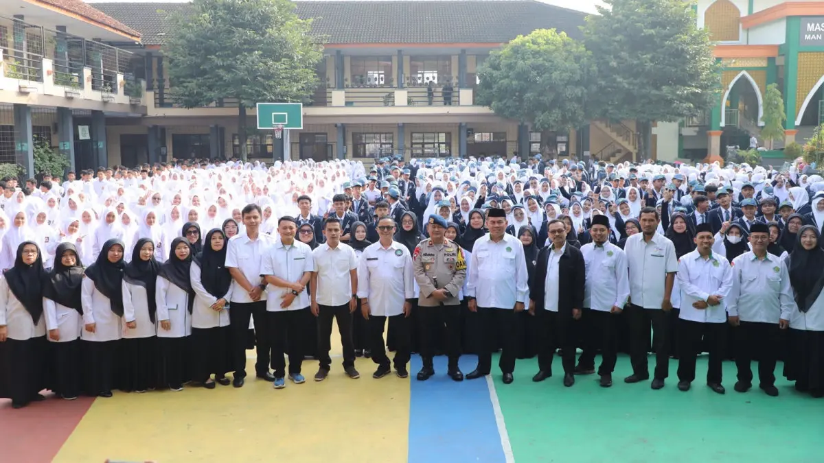 Brimob Masuk Madrasah di Tasikmalaya, Bentengi Pelajar dari Bullying hingga Jerat Media Sosial Brimob Menyapa Madrasah Tasikmalaya