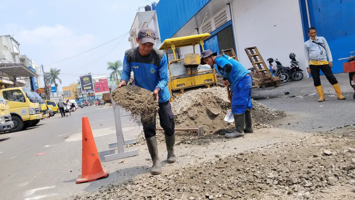 Tambal Sulam Jalan Lingkar Pasar Cikurubuk Kota Tasikmalaya Dimulai, Semoga Awet perbaikan Jalan Lingkar Pasar Cikurubuk