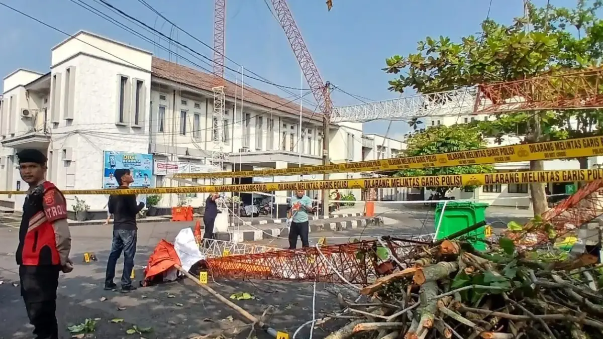 Roboh, Dua Pekerja Meninggal saat Bongkar Eks Tower Telekomunikasi di Kota Banjar Tower roboh di banjar