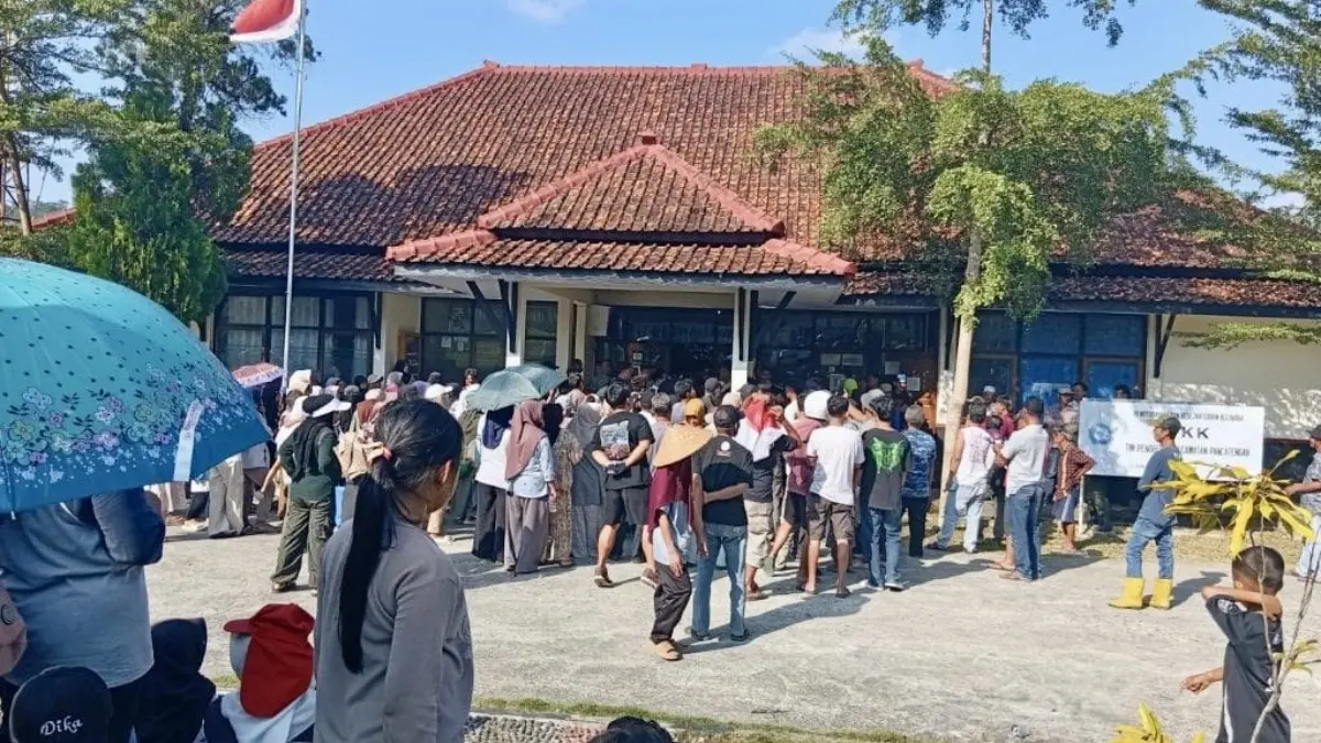 Warga Pancatengah Tasikmalaya Demo Jalan Rusak, Pemerintah Pastikan Ruas Jalan Cibongas Akan Ditangani Warga pancatengah demo jalan rusak