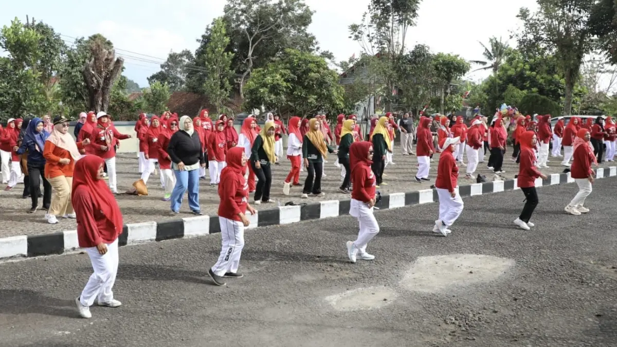 Kuatkan Kesadaran Kesehatan Sebagai Investasi, Pemkot Tasikmalaya Ajak Warga Bungursari Senam Bersama Tasik gemas bungursari kota tasikmalaya, senam sehat