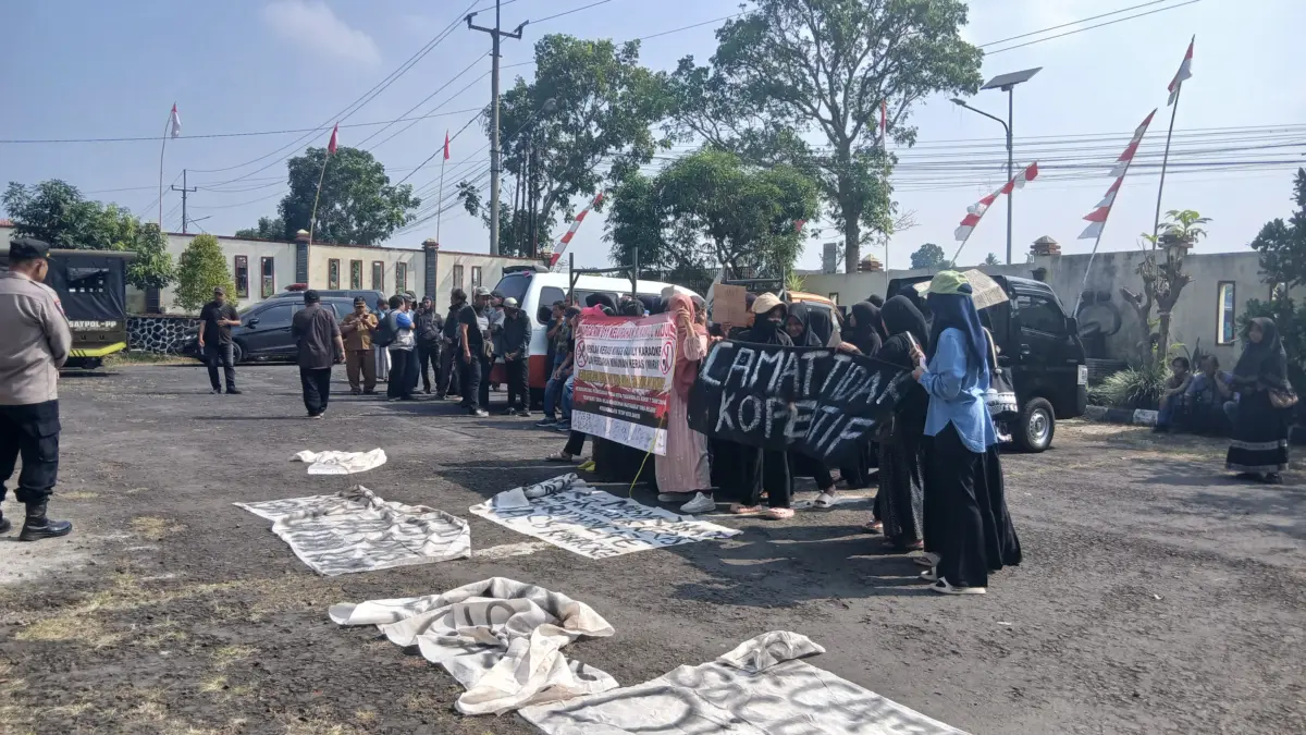 Warga Soroti Kinerja Camat Indihiang Tasikmalaya, Desakan Penutupan Tempat Karaoke Belum Juga Direalisasikan Aksi damai tuntut penutupan tempat karaoke indihiang