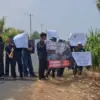 Aksi protes, evakuasi kapal tongkang batu bara di pangandaran