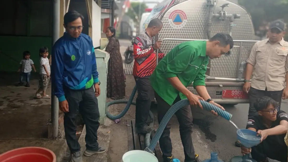 Pemuda Persis Kota Tasikmalaya Salurkan Bantuan Air Bersih untuk Warga pemuda persis bantuan air bersih