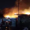 Gudang rongsok kebakaran