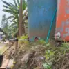 Mengambil air