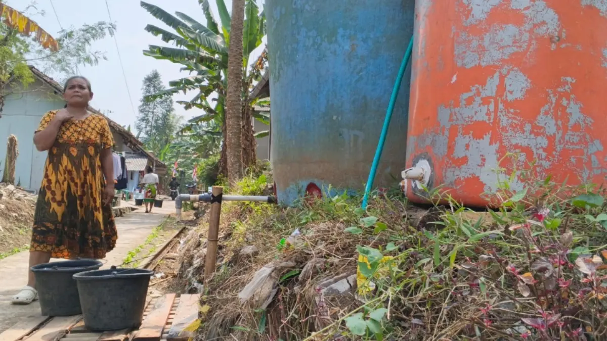Warga Sukamulya Kota Banjar Kesulitan Air Bersih Setiap Kemarau Mengambil air