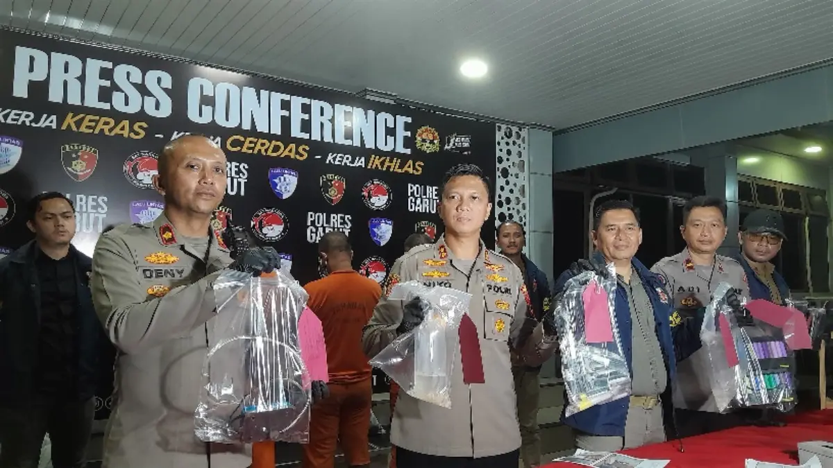 Bisnis Gelap Benih Lobster Dibongkar di Garut, Tiga Tersangka Diciduk Ekspose