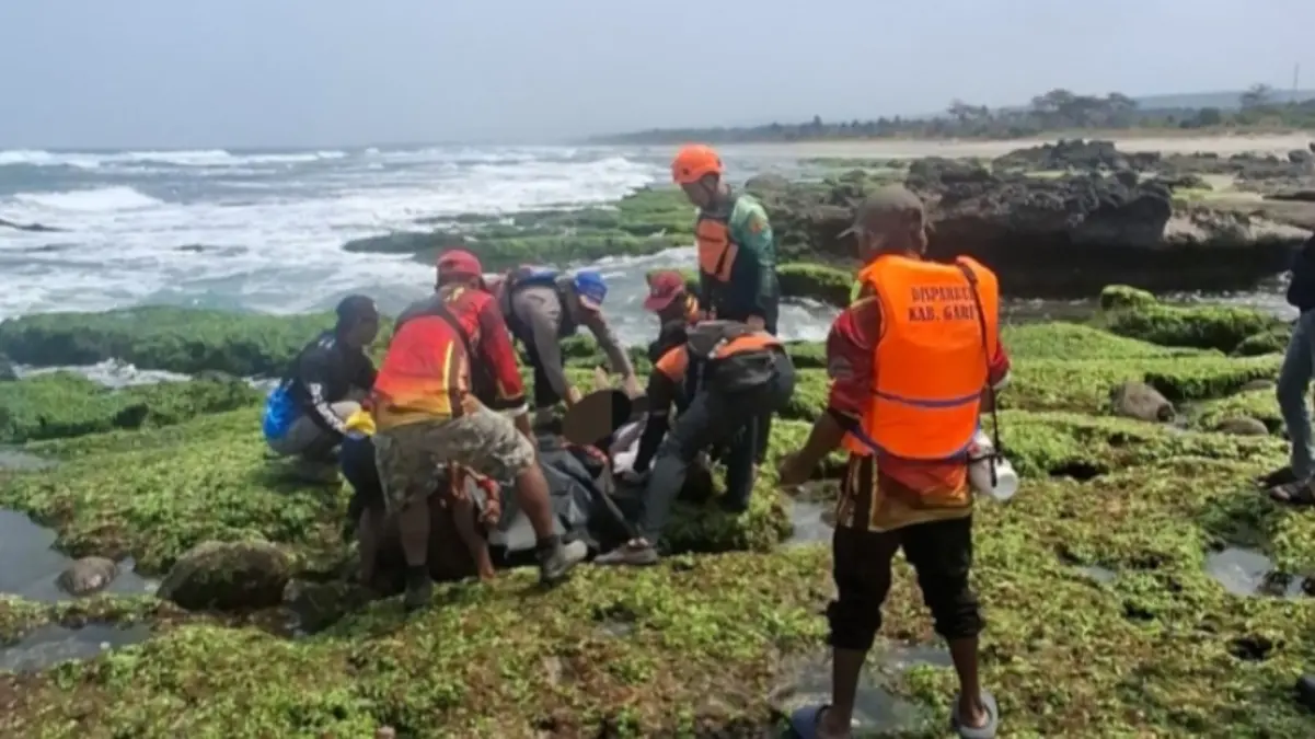 Tiga Wisatawan Terseret Ombak di Pantai Karangpapak Garut, Ditemukan Meninggal Evakuasi