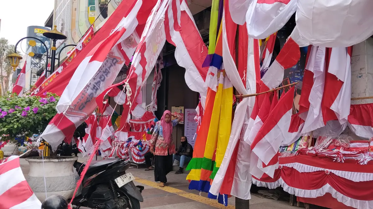 Jelang HUT RI, Penjualan Bendera di Kota Tasikmalaya Menurun penjualan bendera