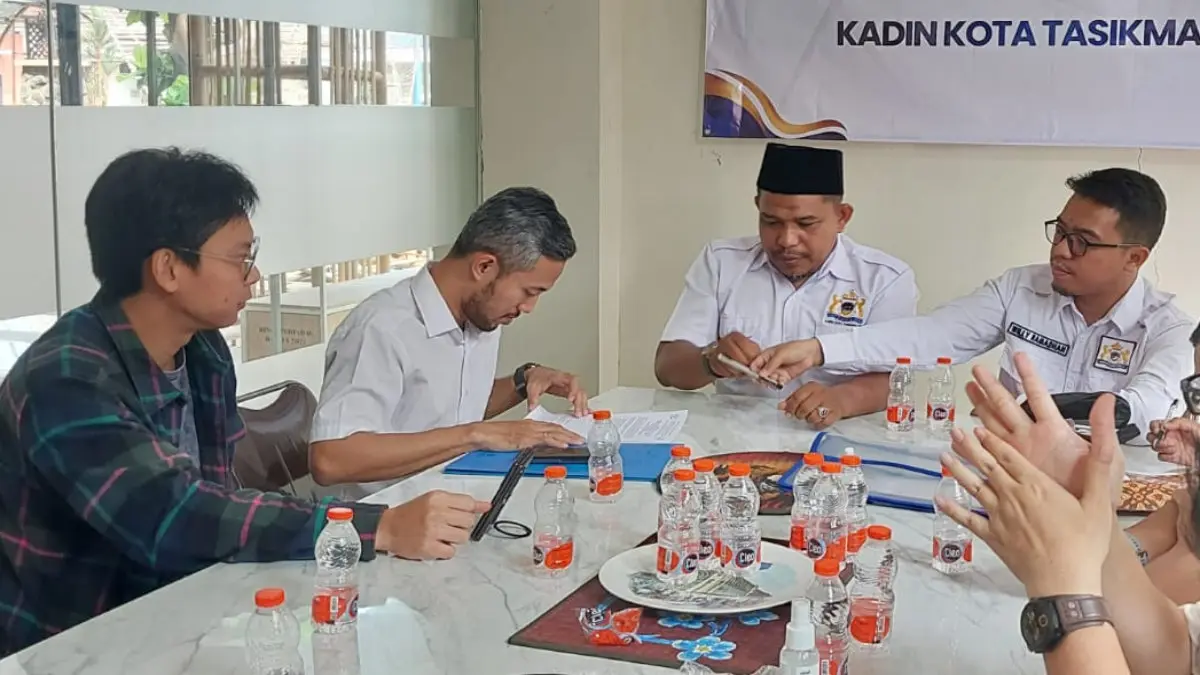 Muhamad Abdul Karim Ambil Formulir Caketum Kadin Kota Tasikmalaya, Kader Muda Mulai Unjuk Gigi Muhamad Abdul Karim Caketum Kadin Kota Tasikmalaya