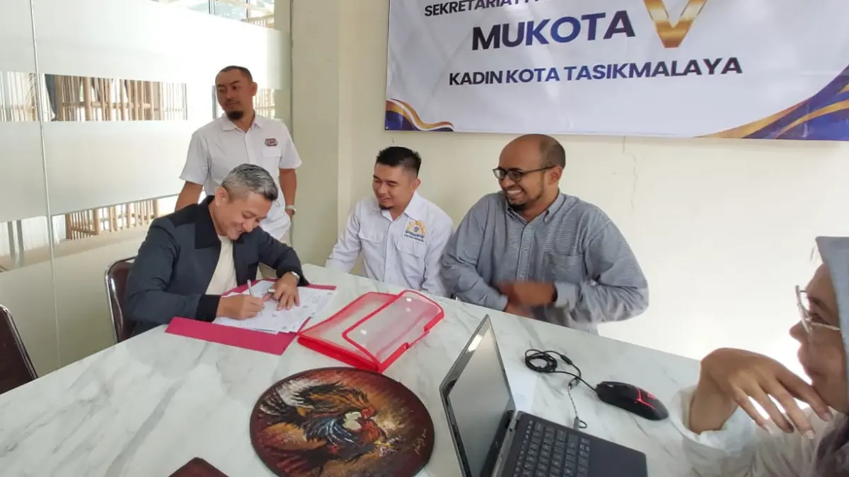 Asep Saepulloh Ambil Formulir Mukota V Kadin Kota Tasikmalaya, Persaingan Kursi Ketua Mulai Menghangat Asep Saepulloh ambil formulir Mukota V Kadin Kota Tasikmalaya