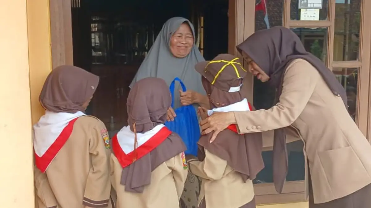 Pramuka SDN 2 Kersanagara Kota Tasikmalaya Gerakkan 2 Kersa 4B! Ajarkan Berbagi Tanpa Menunggu Lebih Pramuka SDN 2 Kersanagara