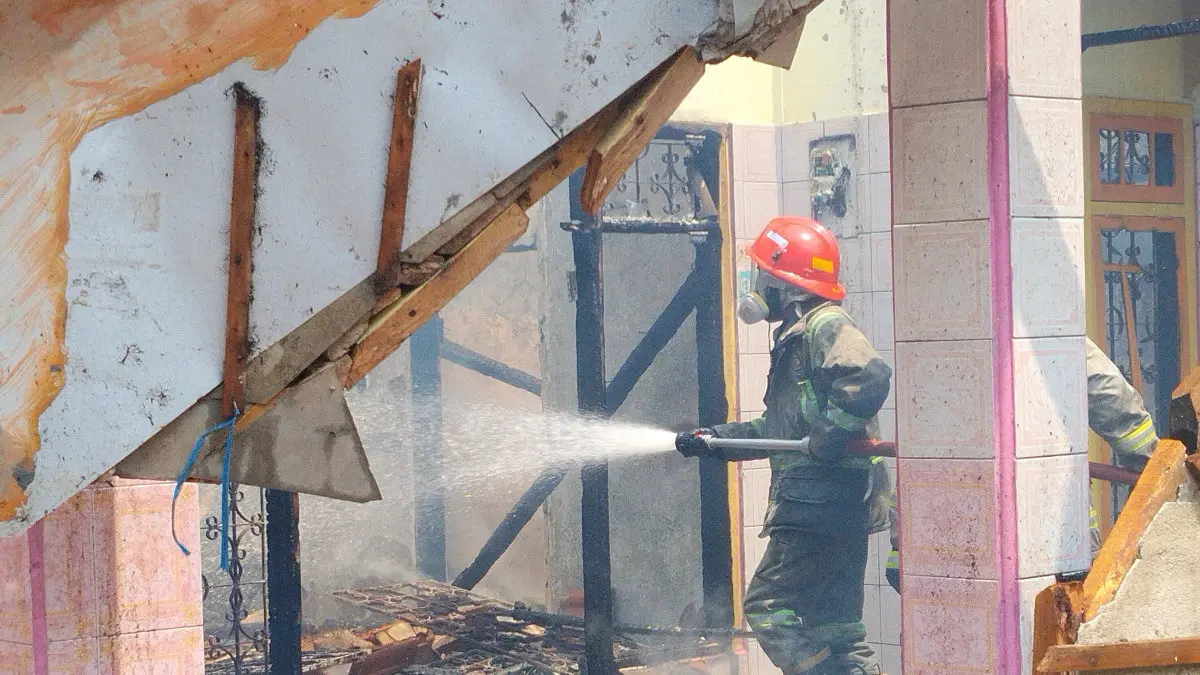 Dua Rumah Ludes Dilalap Api di Tamansari Tasikmalaya, Kerugian Ditaksir Rp500 Juta kebakaran dua rumah di Tamansari