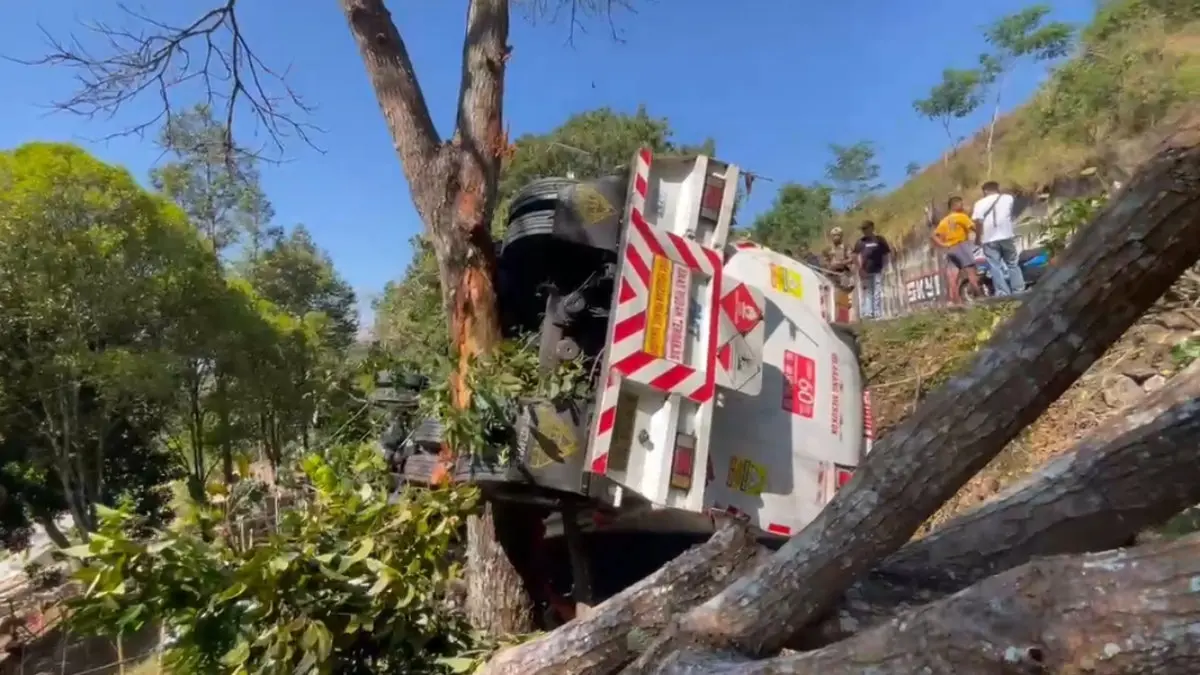 Truk Tangki B50 Masuk Jurang di Gentong Tasikmalaya, Hindari Kendaraan Lain hingga Oleng truk tangki B50 masuk jurang Gentong