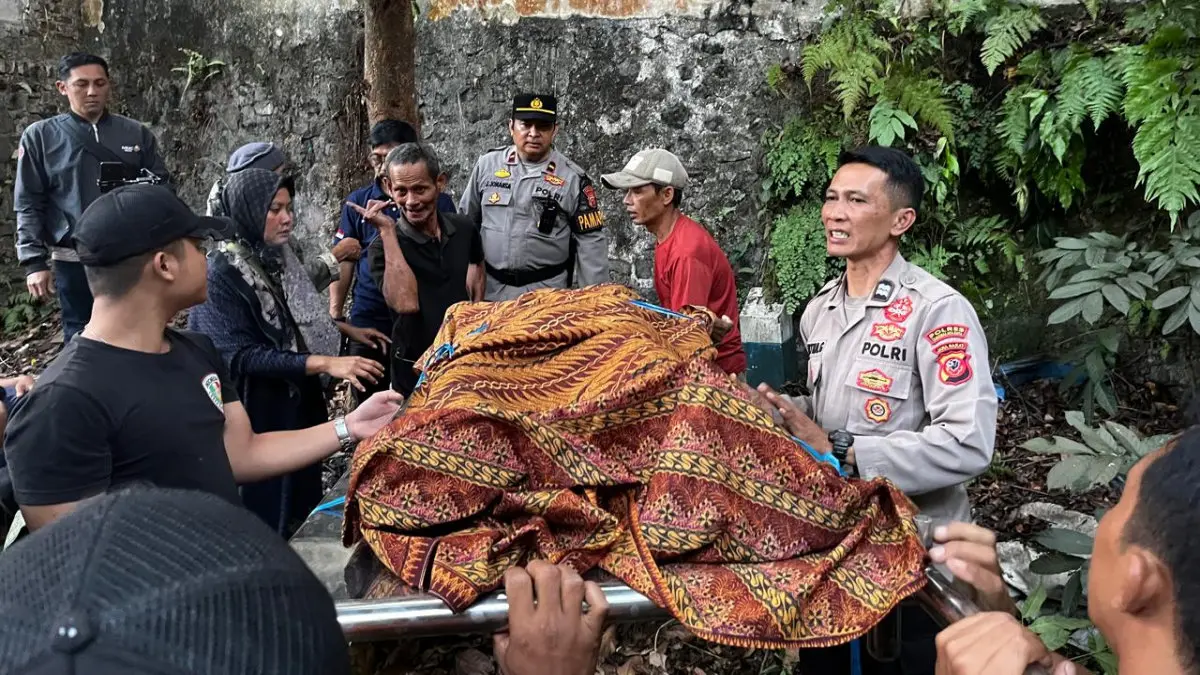 Pria 81 Tahun di Tasikmalaya Meninggal Terjatuh dari Ketinggian 7 Meter saat Bersihkan Sampah pria 81 tahun jatuh dari kanopi