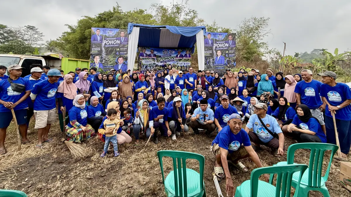Gelorakan Gerakan Langit Biru, Partai Demokrat Kabupaten Tasikmalaya Bersihkan Jalan dan Tanam Puluhan Pohon Partai demokrat