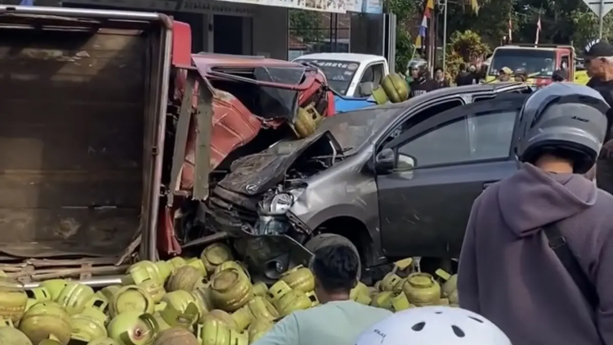 Truk LPG Kecelakaan di Pangandaran! Gas Melon Bertebaran di Jalan, Sopir Meninggal Dunia Kecelakaan cijulang Pangandaran, truk pengangkut LPG,