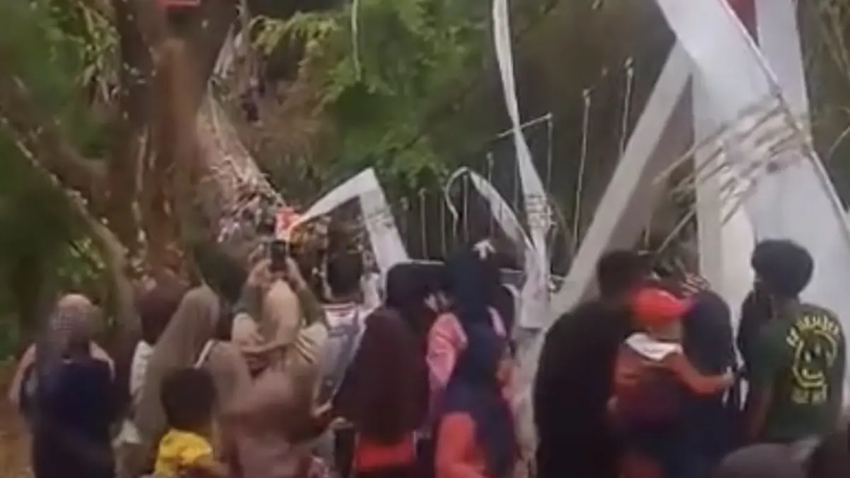 Jembatan Gantung Pongpet Pangandaran Amburadul Saat Peresmian, Tepat Ketika Bupati dan Para Pejabat Melintas Jembatan pongpet pangandaran