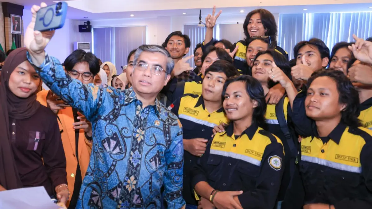 33,5 Persen Lulusan Kuliah Salah Jalur Kerja, Menaker Ungkap Akar Masalahnya Lulusan Kuliah