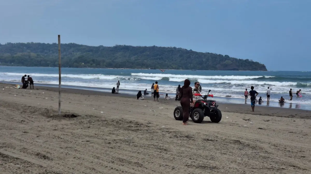Pantai Pangandaran Tetap Ramai Wuisatawan di Hari Libur Hari Kemerdekaan wisatawan pangandaran, hari libur kemerdekaan
