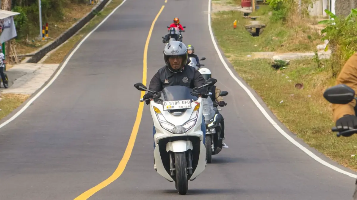 Jangan Asal Gas! Ini 5 Trik Aman Hadapi Tanjakan Terjal Saat Touring Tanjakan