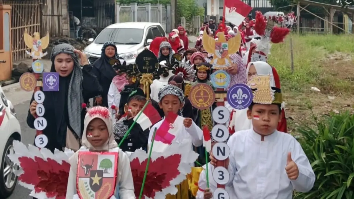 Para Siswa SDN Gununglipung Tasikmalaya Tampilkan Kreativitas di Karnaval Kemerdekaan karnaval kemerdekaan SDN Gununglipung
