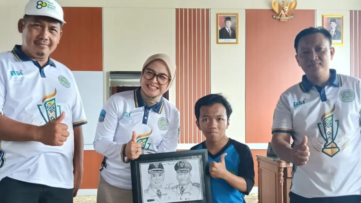 Siswa MAN 1 Pangandaran Tuangkan Sosok Citra di Karya Lukisan lukisan bupati pangandaran citra pitriyami