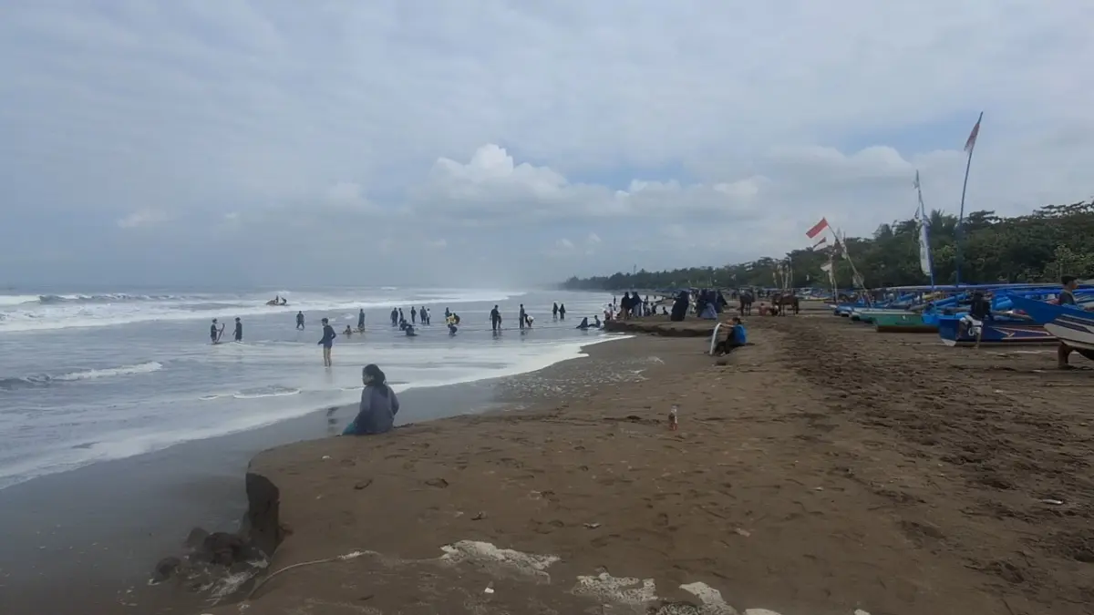 Setengah Tahun Melampaui Target Setahun! Pendapatan Retribusi Pariwisata Pangandaran Tembus Rp 45,56 Miliar pariwisata pantai pangandaran, pendapatan daerah
