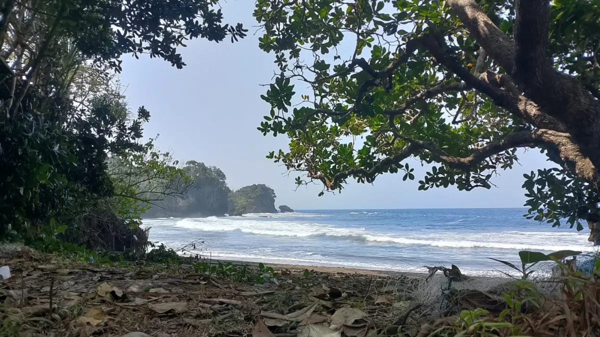 Harim Laut Pantai Madasari Pangandaran