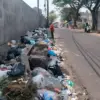 Gundukan sampah jalan lukmanul hakim kota tasikmalaya