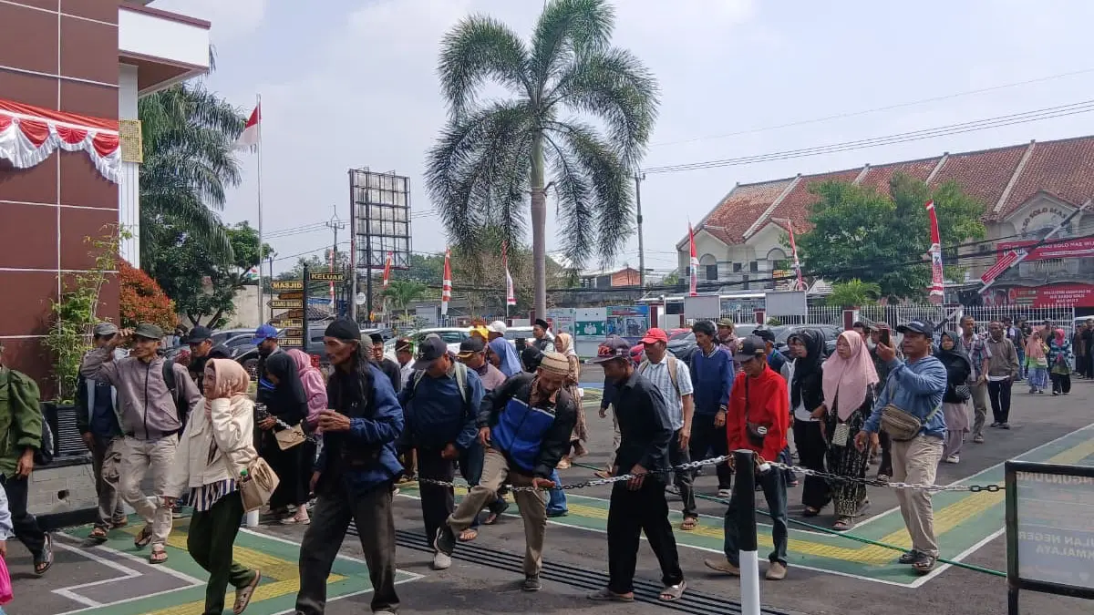 Ratusan Massa SPP Kawal Sidang Supriadi Alias Abang di PN Tasikmalaya, Berharap Eksepsi Dikabulkan Sidang Supriadi di Pengadilan Negeri Tasikmalaya