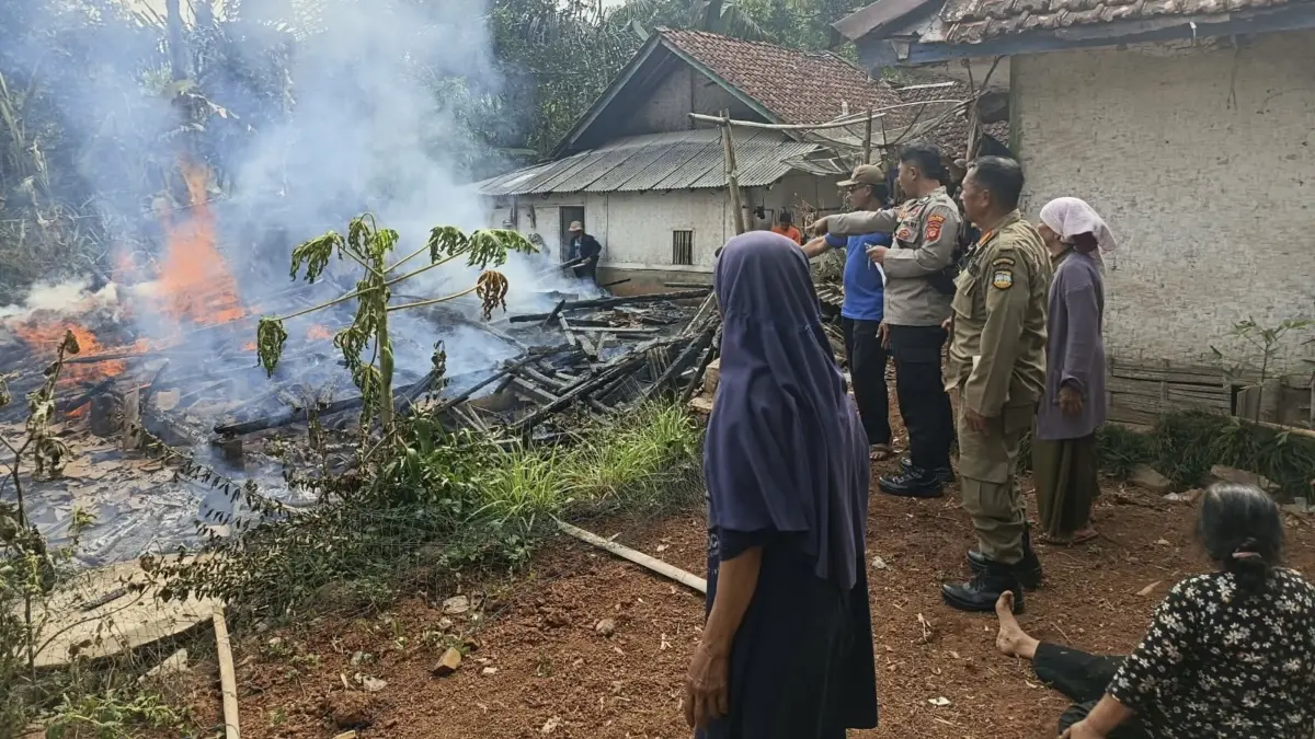 Api Tungku Tak Dimatikan, Tiga Rumah di Bojonggambir Kabupaten Tasikmalaya Terbakar Kebakaran bojonggambir