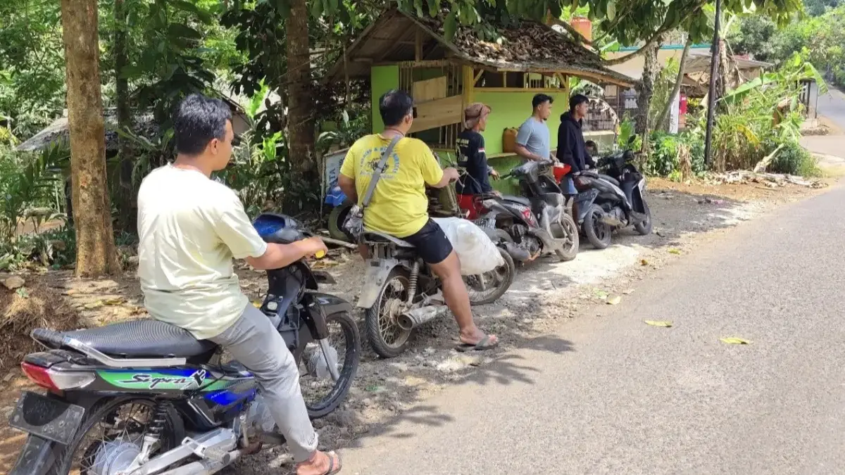 Andalkan Pengecer, Warga Langkaplancar Pangandaran Harus Menempuh Jarak 60km ke SPBU Pengisian BBM langkaplancar pangandaran